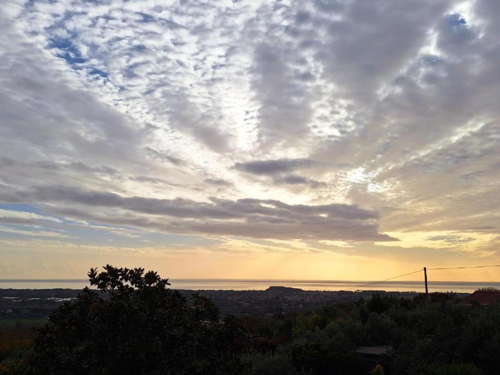 Villa Del Pino, Terrazza Vista Mare มินตูร์โน ภายนอก รูปภาพ
