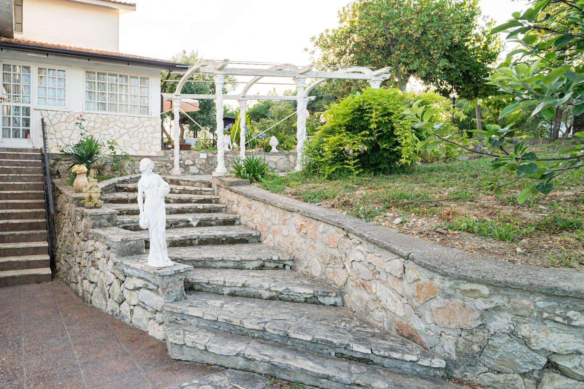 Villa Del Pino, Terrazza Vista Mare มินตูร์โน ภายนอก รูปภาพ